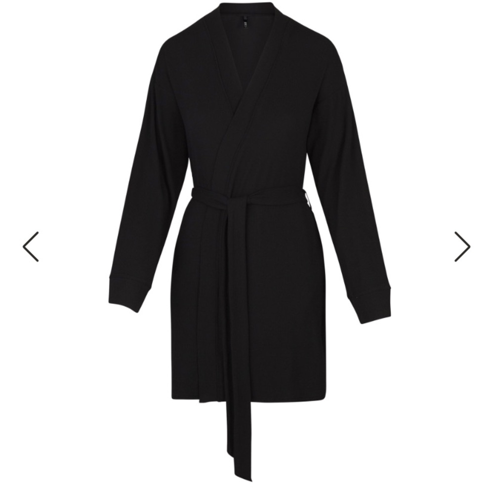 NWOT SKIMS Soft Lounge Robe Black Size L